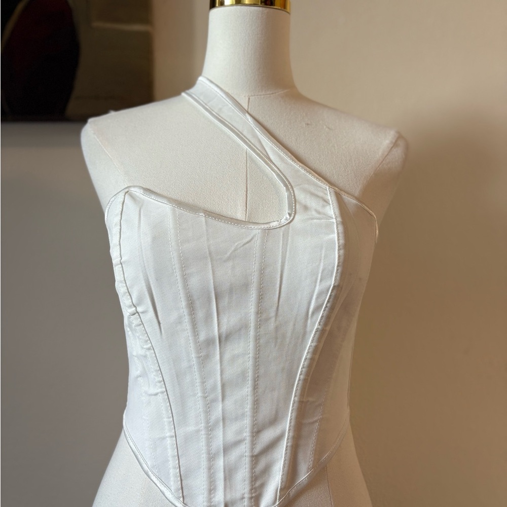 Asymmetrical White Structured Corset - image 2